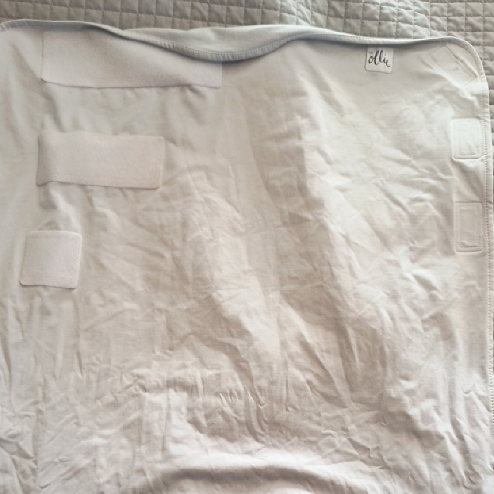 Ollie Swaddle Blanket in White